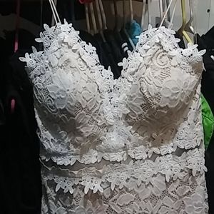 White lace dress 👗 👗👗